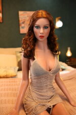 Anpassung Schlanke Sexdoll Franzine mit roten Locken und mittleren Brüsten 74