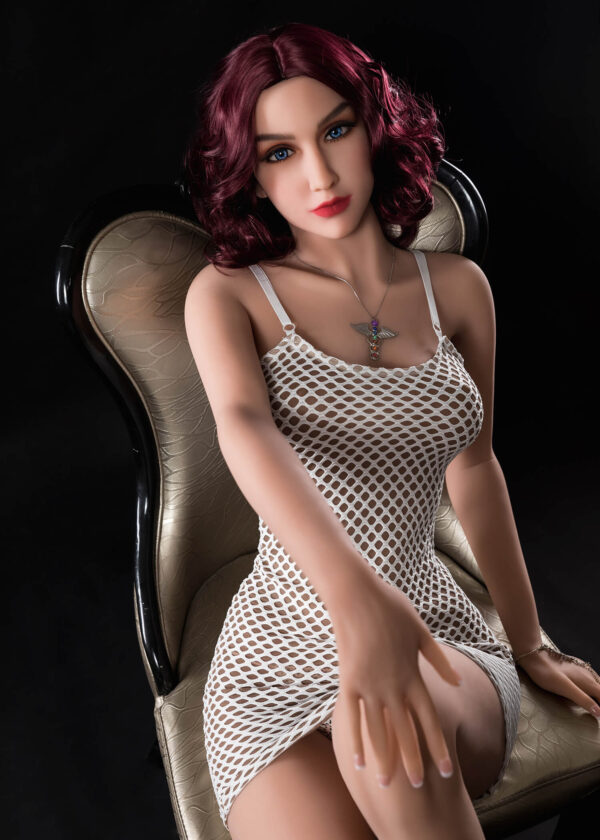 Rothaarige Realdoll Donna mit schlanker Figur und C-Brüsten