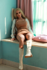 163E+69 (33) Anpassung Blonde Sexpuppe Lotte voller Figur und großen D-Körbchen-Brüsten 139