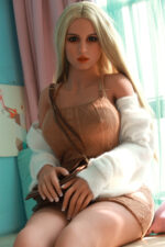 163E+69 (36) Anpassung Blonde Sexpuppe Lotte voller Figur und großen D-Körbchen-Brüsten 141