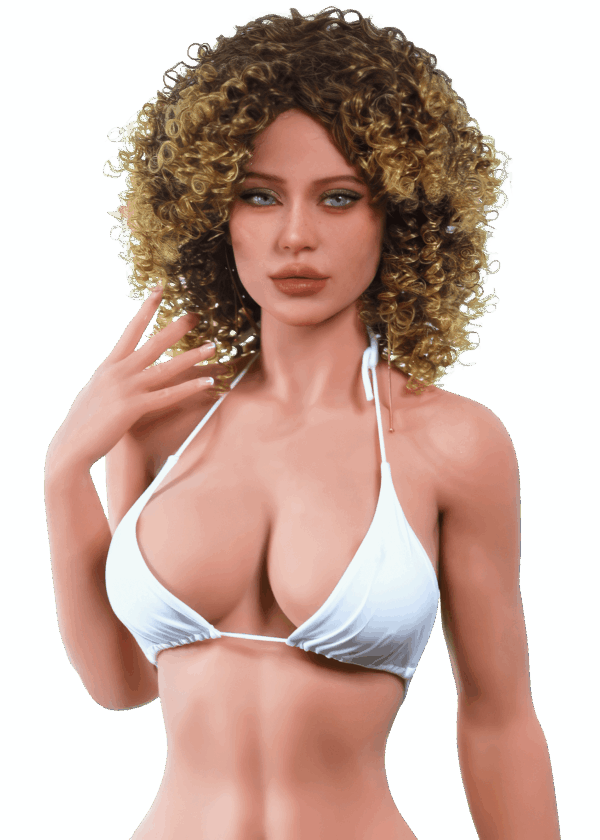 Realistische TPE Sexpuppe Firedoll Camila 156 cm mit dunkelblonden Locken, klarblauen Augen und natürlicher D-Cup-Brust, lebensechte Puppe mit weicher Haut und verspieltem Look.